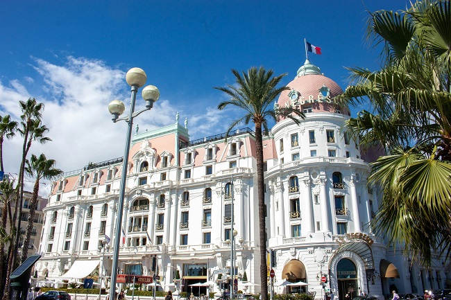 Façade de l’Hôtel Negresco sur la Promenade des Anglais à Nice